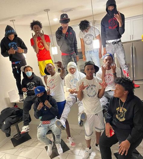 Gang Drip, Old School Rap Aesthetic, Bape Outfits, Daniel Defense, Black Outfit Men, Thug Style, Chocolate Men, Nba Outfit, Light Skin Men