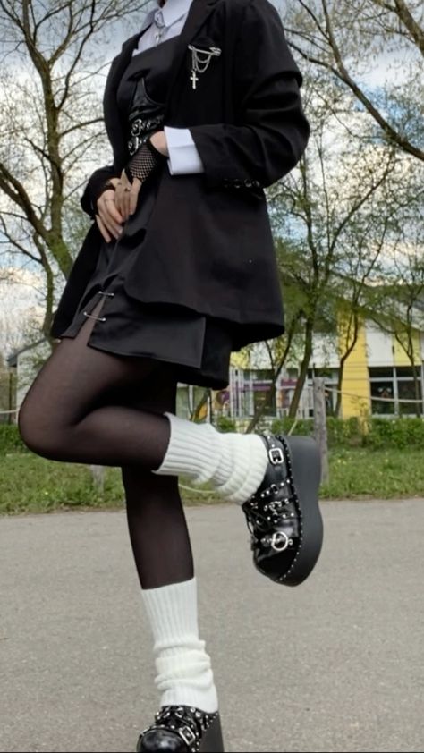 Platform Shoes Outfit Ideas, New Rock Shoes Outfit, 2000s Alt, Preppy Punk, White Dress Outfit, Kawaii Fashion Outfits, Wear Or Tear, New Rock, Princess Outfits