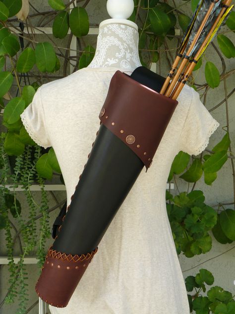 Back Quiver Archery, Diy Leather Quiver, Diy Quiver, Back Quiver, Archery Aesthetic, Archery Quiver, Leather Quiver, Arrow Quiver, Medieval Cosplay