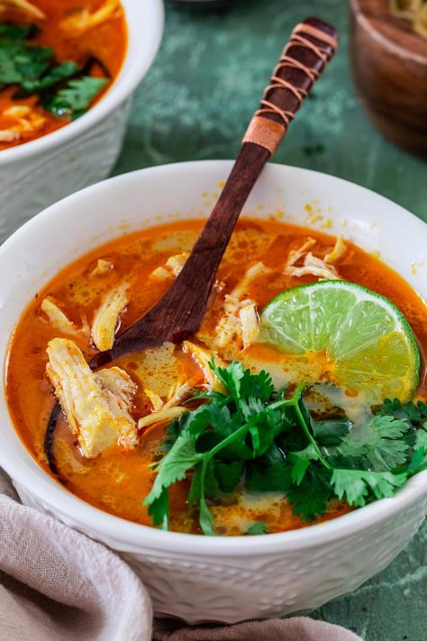 Tom Yum Soup Recipe, Tom Kha Soup, Ramen Soup Recipes, Chicken Coconut Soup, Soup Thai, Thai Food Photography, Asian Food Photography, Thai Chicken Soup, Chicken Coconut