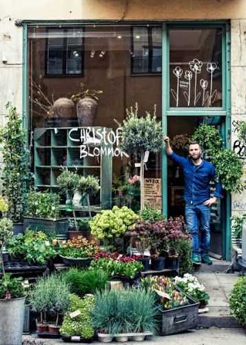 Flower Shop Design, Renovation Diy, Flower Shops, Florist Shop, Plant Shop, Shop Fronts, Floral Shop, Garden Shop, Lovely Shop