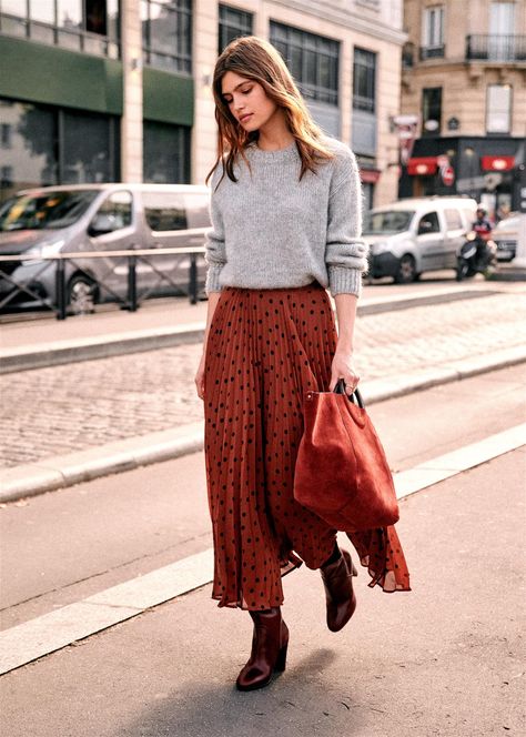 Grey Chunky Knit Sweater and Polka Dot Pleated Midi Skirt Fii Puternic, Midi Skirt Outfit, Peplum Tops, Maxi Rok, Looks Street Style, Midi Skirts, Heidi Klum, 가을 패션, Pleated Midi Skirt