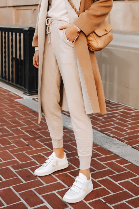 Veja Recife Outfit Women, Veja Recife Outfit, Veja Shoes Outfit Women, Veja Sneakers Outfit Women, Veja Outfits, Beige Sneakers Outfit, Veja Sneakers Outfit, Tenis Veja, Beige Sweatpants