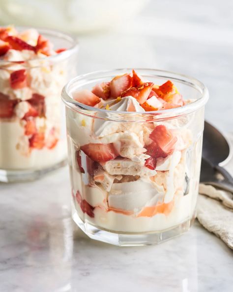 Eton Mess Recipe, Banana Pudding Pies, Baked Meringue, Easy Strawberry Shortcake, Hp Sauce, Best Gluten Free Desserts, Yummy Fruit, British Desserts, Eton Mess