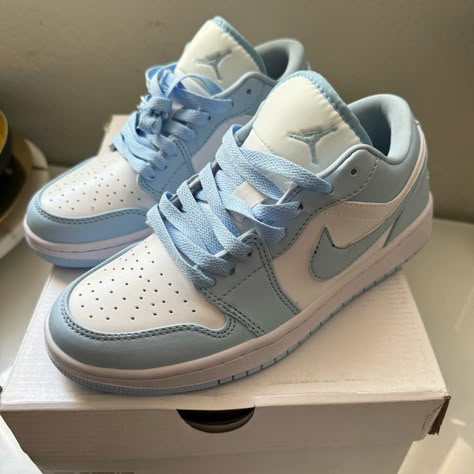 Nike Air Force 1 Ice Blue And White Brand New Shoes Size 5.5 Nike Shoes Wide, Nike Air Dunks Low, Nike Shoes Women Sneakers, Custom Air Force 1 Women, Quince Sneakers Blue, Shoes For 6th Grade, Cinderella Quinceanera Shoes, Quince Tennis Shoes, Nike Shoes Cute