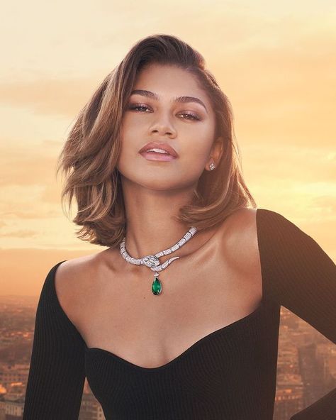 BVLGARI Official on Instagram: “Magnificence never ends.⁣ Surrounding Zendaya’s neckline with an exquisite pear-cut emerald, the Bulgari Serpenti High Jewelry necklace…” Zendaya Maree Stoermer Coleman, Zendaya Outfits, Zendaya Style, Bvlgari Jewelry, Bvlgari Serpenti, Zendaya Coleman, Work Hairstyles, Aesthetic Women, Woman Crush