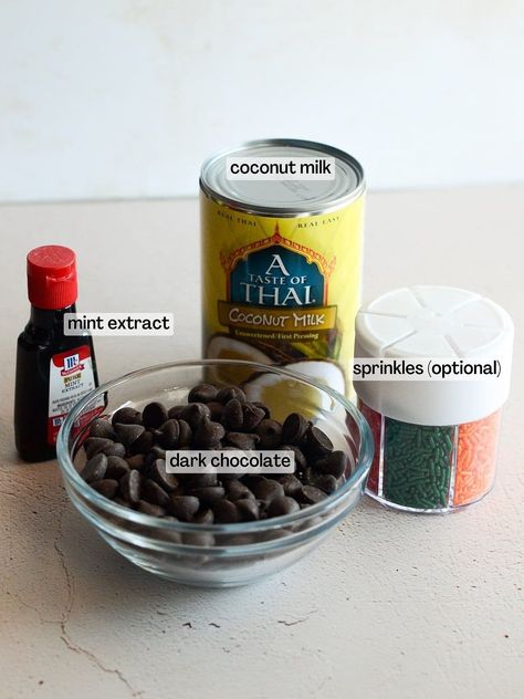 This is a photo of the ingredients for mint chocolate truffles. Vegan Truffles, Dinner Mints, Fall Desserts Easy, Dark Chocolate Bar, Candy Recipes Homemade, Chocolate Coating, Chocolate Peppermint, Food Crafts, Chocolate Truffles