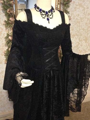 Gothic Or Halloween Wedding Gown Gothic Dress Elegant Aesthetic, Black Goth Dress Long, Romantic Gothic Outfits, Goth Dress Outfit, Goth Dress Long, Goth Dress Formal, Gothic Formal Dress, Vintage Goth Dress, Gothic Dress Long