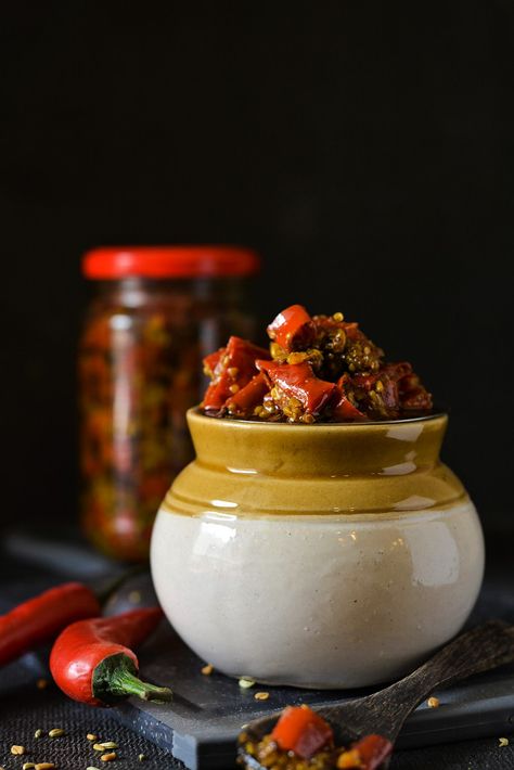 Chili Pickle Recipe, Mirch Ka Achar, Indian Pickle Recipe, Cups Recipes, Pickle Recipe, India Food, Masala Recipe, Pickling Recipes, Red Chili