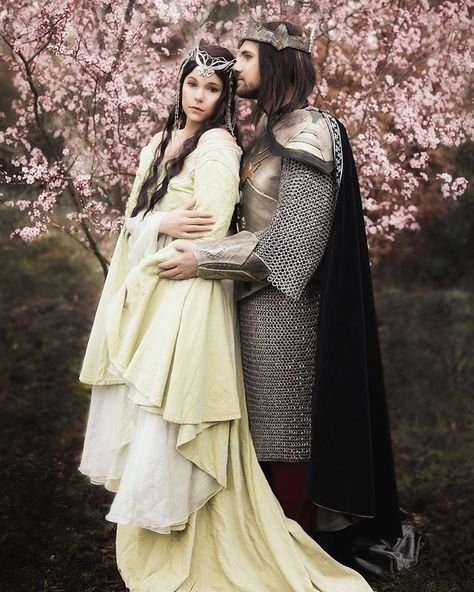 Aragorn And Arwen Cosplay, Aragon And Arwen Costume, Aragorn And Arwen Costume, Lotr Couples Costumes, Aragorn Cosplay, Arwen Cosplay, Aragorn Costume, Arwen Aragorn, Arwen And Aragorn