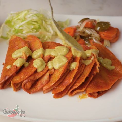 Tacos al Vapor | Prepara tus propios Tacos al Vapor super fáciles y más ricos.. 🤤😍🌮🌮 Sígueme en: El Saborcito Rojo #Tacos #RecetaMexicana | By El Saborcito Rojo Taquitos Ahogados, Chicken Recipes Mexican, Taco Bell Doritos Locos Tacos, Tacos Al Vapor, Mexican Barrio Tacos, Mexican Dinners, Recipes Mexican, Mexican Tacos, Mexican Dinner