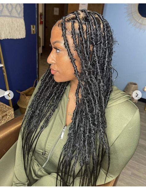 Locs Blonde And Black, Bohemian Locs Black Women, Faux Locs Blonde, Locs Blonde, Distressed Faux Locs, Locs Black Women, Goddess Faux Locs, Bohemian Locs, Soft Locs