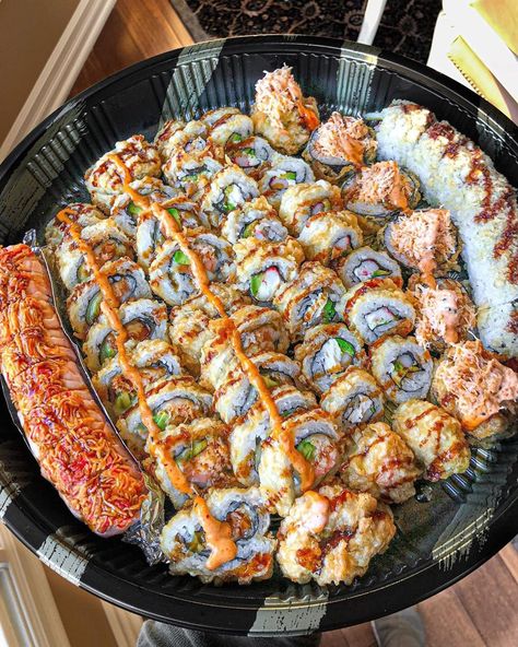 Trust You, Food Goals, Sushi Rolls, Food Obsession, Cafe Food, Interesting Food Recipes, Finger Food, Pretty Food, Food Cravings