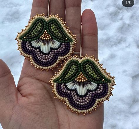 Powwow Earrings, Metis Beadwork Patterns, Indigenous Beaded Earrings, Indigenous Beading, Indigenous Beadwork, Floral Beadwork, Bead Jewelry Patterns, Seed Beads Jewelry, Jingle Dress