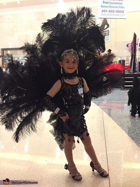 Las Vegas Showgirl - 2017 Halloween Costume Contest Vegas Costume Ideas, Vegas Showgirl Costume, Show Girl Costume, Las Vegas Costumes, Las Vegas Show Girls, Tourist Costume, Las Vegas Showgirl, 2017 Halloween Costumes, Las Vegas Dress