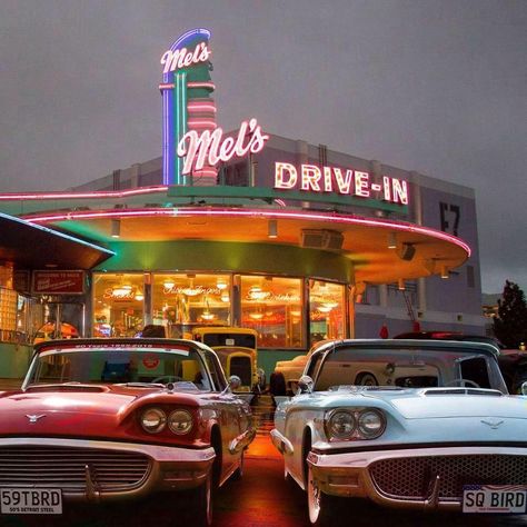 A pair of Squarebirds in front of Mel's Dinner- American Graffiti restaurant. A red '59 and a light blue '58. Diner Aesthetic, 50s Aesthetic, 50s Diner, 70s Cars, Vintage Diner, Aston Martin Vanquish, American Graffiti, New Retro Wave, Retro Diner