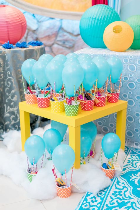 Hot Air Ballon Party, Hot Air Balloon 1st Birthday, Hot Air Balloon Party Decorations, Balloon Birthday Themes, Diy Hot Air Balloons, Hot Air Balloon Party, Idee Babyshower, Halloween Tattoo, Balloon Party