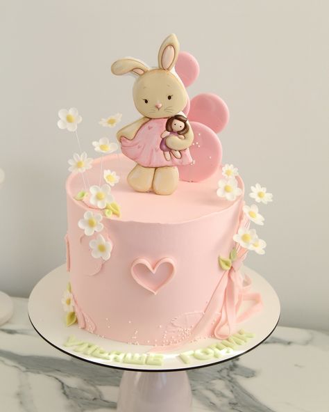 Az összes bejegyzés • Instagram 2nd Birthday Cake Ideas, Simple Easter Eggs, Bunny Birthday Cake, Pink Cakes, 2nd Birthday Cake, Bunny Birthday Party, Bow Cakes, Pink Birthday Cakes, 2 Birthday Cake