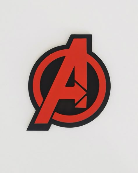 Avengers Logo Drawing, Marvel Sign, Avengers Sign, Senior Jacket Patches, Marvel Baby Shower, Avengers Painting, Art Transformation, 3d Pen Ideas, Iron Man Cartoon