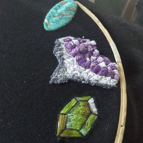 Creative new ways to use french knots for embroidered projects Geology Embroidery, Geode Embroidery, Rock Embroidery, Embroidered Projects, Artistic Anatomy, Anatomy For Artists, French Knots, Amethyst Geode, Sewing Art