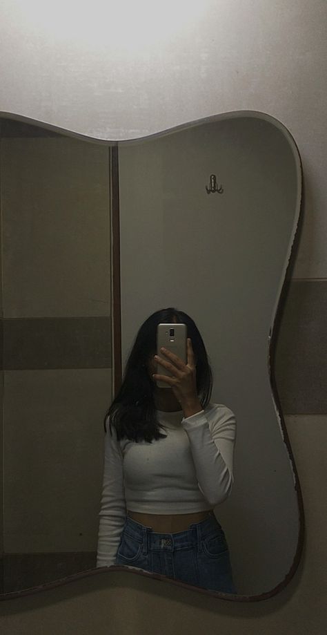 Girl Mirror Sefile, Crop Top Mirror Selfie, Fake Pictures For Instagram, Pfp Aesthetic Girl, Aesthetic Girl Pfp, Girl Aesthetic Pfp, Girl Snaps, Dpz Aesthetic, Hidden Pics