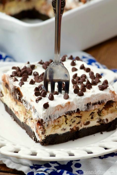 Here are The 11 Best Lush Dessert Recipes we could find that left us drooling. We pretty much want to try them all! Cookie Dough Desserts, Dessert Lasagna, Lush Dessert, Lush Recipes, Chocolate Chip Pudding, No Bake Cookie Dough, Mini Chocolate Chip Cookies, Chocolate Chip Cheesecake, Dough Recipes