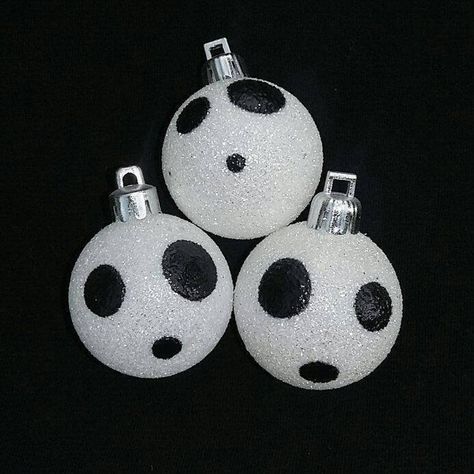 Pokemon Christmas Ornaments, Totoro Crafts, Christmas Glitter Ornaments, Nightmare Before Christmas Ornaments, Nerd Crafts, Anime Christmas, Painted Christmas Ornaments, Princess Mononoke, Mini Ornaments