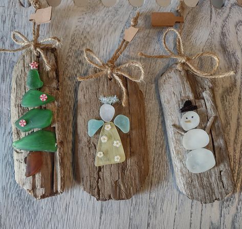 Driftwood Seaglass Ornament, Driftwood Christmas Ornaments, Driftwood Ornaments Diy, Christmas Driftwood Ideas, Seaglass Ornaments Diy, Driftwood Christmas Decorations, Seaglass Christmas Tree, Seaglass Crafts, Crafty Christmas Gifts