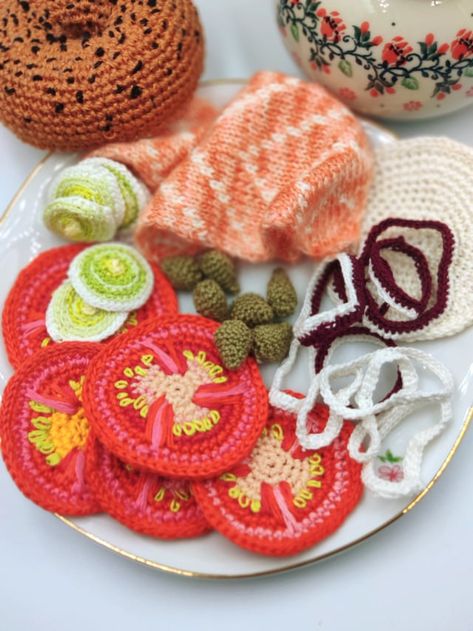 BearyGerry - Etsy Finland Crochet Breakfast, Making Sandwiches, Food Crochet, Onion Ring, Pretend Play Food, Beetroot Salad, Childrens Kitchens, Holiday Crafts Diy, Breakfast Set