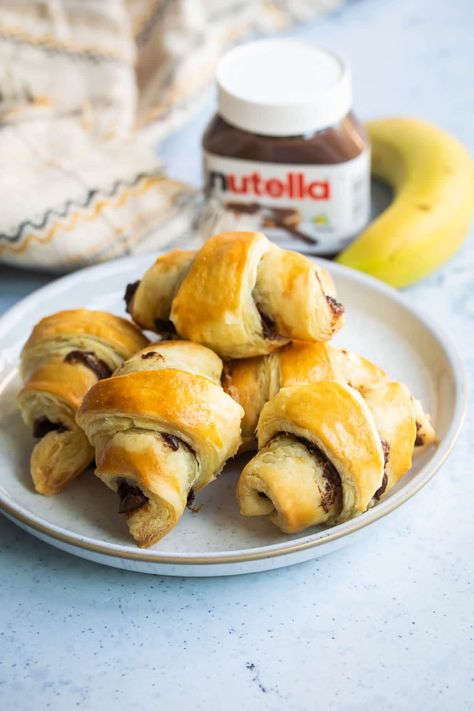 Banana Nutella Croissants - Culinary Hill Banana Nutella Puff Pastry, Nutella Croissant, Nutella Puff Pastry, Banana And Egg, Croissant Recipe, Banana Nutella, Baking Basics, Nutella Recipes, Banana Flavored