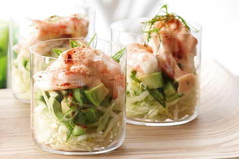 This sumptuous - yet understated - dish is the perfect way to start your festive celebrations. Prawn Cocktail, Salads Recipes, Mayonnaise Recipe, Salad Recipes For Dinner, Appetizers For Party, Appetizers Easy, I Love Food, Appetizer Snacks, Mayonnaise