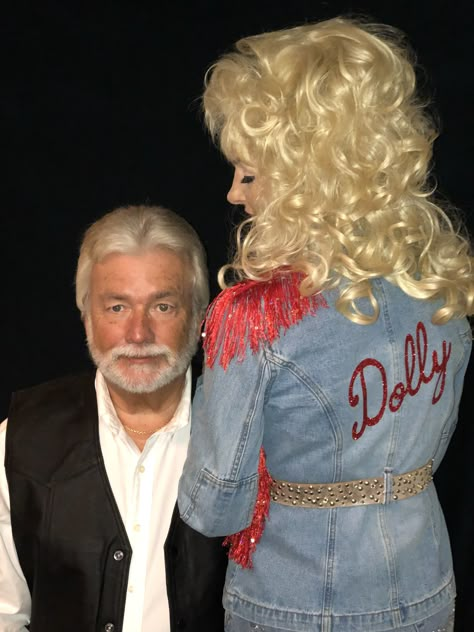 Dolly Dolly Parton Halloween Costume, Dolly Parton Halloween, Dolly Parton Birthday, Dolly Parton Costume, Dolly Parton Pictures, Dolly World, Clever Halloween Costumes, Black Halloween Dress, Cute Couple Halloween Costumes