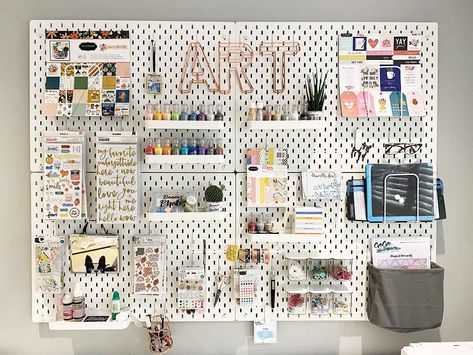 Ikea Craftroom pegboard organisation. Style your craft room and get organised with this on the wall pegboard. Craft Room Pegboard Ideas, Ikea Board, Peg Board Ideas, Art Room Office, Pegboard Craft Room, Ikea Pegboard, Office Craft Room Combo, Craft Closet Organization, Pegboard Ideas