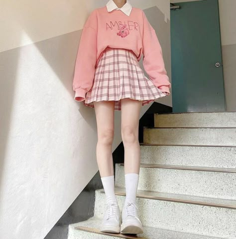 Pink Kawaii Aesthetic Outfits, Casual Pink Outfits, Aspen Outfits, Outfit Dump, Character Designing, Kawaii Outfit Ideas, Japan Winter, Random Clothes, Clothes Reference