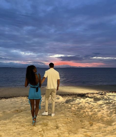 Black Couple Vacations, Aesthetic Romantic Couple, Couple Vacation Pictures, Poses Reference Photo, Couple Beach Poses, Romantic Beach Couple, Beach Couple Poses, Shots To Make, Hugs And Kisses Couples