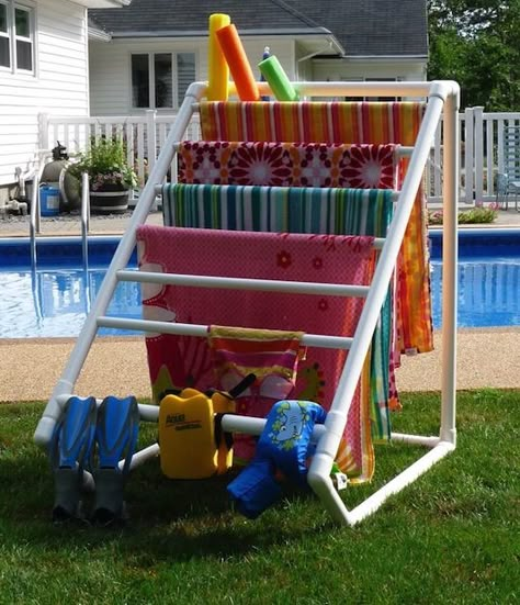 50 Genius Storage Ideas (all very cheap and easy!) Great for organizing and small houses. Pvc Towel Rack, Towel Rack Pool, Pool Storage, Pvc Projects, Pool Fun, Pool Stuff, Easy Backyard, Diy Outdoor Decor, Pool Decor