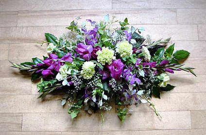 cool Inspiring Horizontal Flower Arrangement Check more at http://www.scentimentsflowers.com/inspiring-horizontal-flower-arrangement/ Horizontal Flower Arrangement, Mary Flowers, Floral Designs Arrangements, Basket Flower Arrangements, Mums Flowers, Home Floral Arrangements, Memorial Flowers, Silk Floral Arrangements, Cemetery Flowers