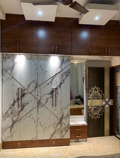 Kabat Furniture Design New, Room Farnichar Design Bedroom, Room Kabat Design, Cupboard Laminates, Cobord Design Bedroom, Cupboard Laminate Design, Kabat Furniture Design, Latest Cupboard Designs For Bedroom, Wall Cupboard Designs