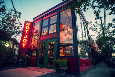 Quirky San Antonio Eatery Hot Joy Will Pop-Up In Dallas - Eater Dallasclockmenumore-arrow : The pop-up will take over a space on Lemmon Ave for two years Spontaneous Travel, San Antonio Travel, San Antonio Things To Do, Downtown Restaurant, San Antonio Restaurants, Beautiful Restaurants, Amazing Restaurants, Texas Trip, Texas Girls