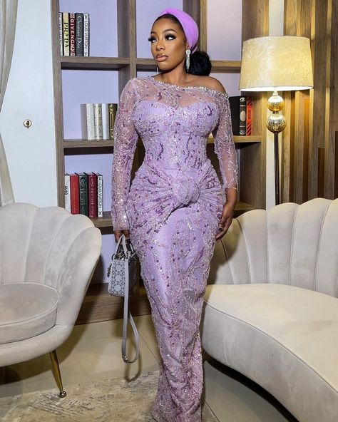 Plus Size Asoebi Lace Styles, Plus Size Asoebi, Serwaa Amihere, Asoebi Lace Styles, Nigerian Traditional Wedding, African Tops, African Outfits, Fashion Creator, Lace Gown Styles