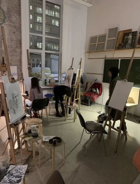 Personal Art Studio, Art Life Aesthetic, School Art Room Aesthetic, Art College Aesthetic, Art Class Aesthetic, Art Major Aesthetic, Art School Aesthetic, Art Student Aesthetic, Art Studio Room