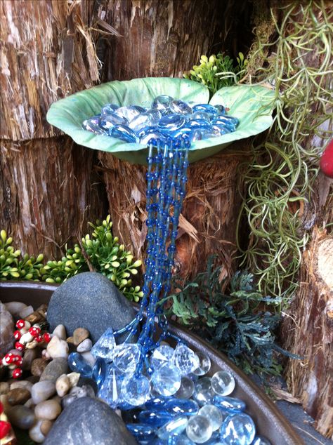 Fairy garden waterfall with beads Diy Fairy Waterfall, Water Fairy House, Beach Fairy Garden Ideas Diy, Fairy Garden Water, Beach Themed Fairy Garden, Garden Waterfall, Fairy Accessories, Garden Mini, Mini Fairy Garden