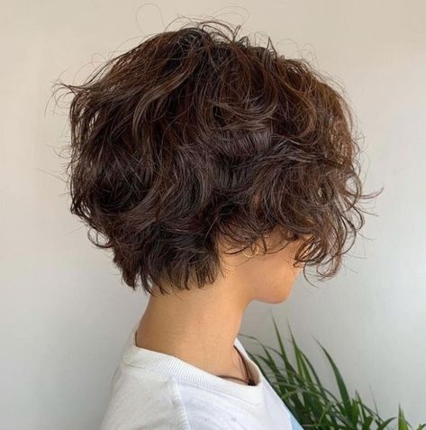 Pixie Wavy Hair, Wave Perm Short Hair, Pixie Cut Wavy Hair, Wavy Pixie Haircut, Wavy Perm, Haircuts Trending, Vsco Beach, Scrunched Hair, Short Permed Hair