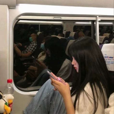 Aesthetic Train Photos, Korean Vibes Aesthetic, Korean Aesthetic, New Energy, Cute Poses, Insta Photo Ideas, Looks Vintage, Girl Icons, Aesthetic Photography