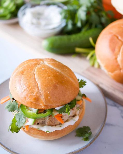 Banh Mi Chicken Burgers bring together the juicy, satisfying goodness of a classic burger with the zesty, aromatic flavors of Vietnamese cuisine, creating a truly unique and unforgettable taste experience. Asian Burger Recipe, Banh Mi Chicken, Asian Burger, Banh Mi Burger, Vietnamese Banh Mi, Ground Chicken Burgers, Burger Mix, Classic Burger, Chicken Meatball Recipes