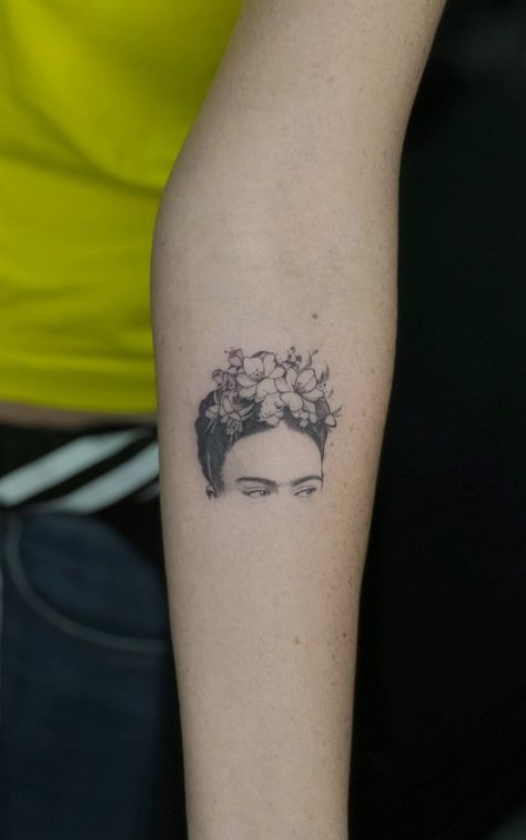 Frida Tattoo Minimalist, Frida Tattoo Ideas, Frida Kahlo Tattoo, Kahlo Tattoo, Frida Tattoo, Frida Kahlo Tattoos, Line Art Tattoos, Skin Art, Tattoo Inspo