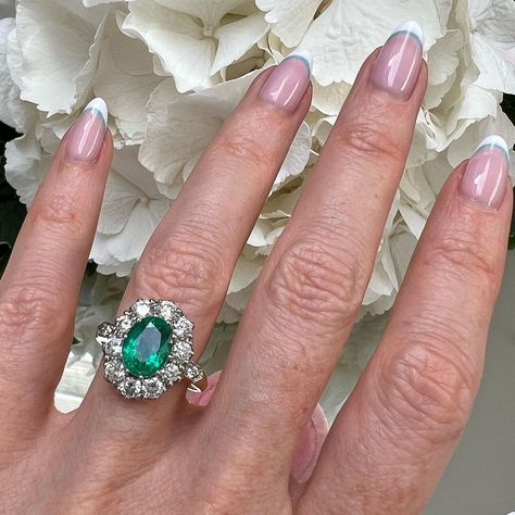 Emerald Cluster Ring, Jewellery Board, Diamond Cluster Engagement Ring, Vintage Diamond Rings, Cluster Engagement Ring, Wedding Aesthetic, Jewelry Lookbook, Shiny Things, Pretty Wedding