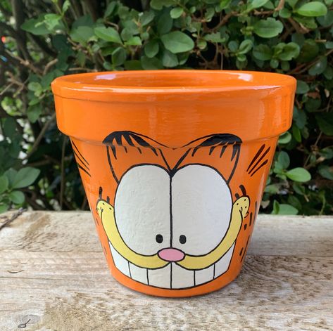 Hand painted Garfield cat Retro 80’s plant pot Children’s garden outdoor fun terracotta Terra Cotta Pot Crafts Diy, Clay Pot Projects, Garfield Cat, Flower Pot Art, Painted Terracotta, Terra Cotta Pot Crafts, Painted Pots Diy, Painted Plant Pots, Cat Hand