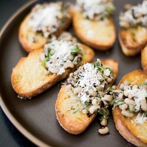 Black-eyed pea crostini? Yes! Black Eyed Peas Recipe, New Year's Eve Recipes, Pea Recipes, New Year's Day, Food For A Crowd, Black Eyed, Black Eyed Peas, Southern Recipes, Clean Eating Snacks