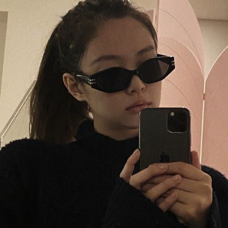 jennie blackpink lq icon pfp mirror selfie glasses Mirror Selfie Glasses, Pfp Mirror Selfie, Miss Jennie Kim, Selfie Glasses, Jennie Icon, Icon Pfp, Jennie Kim, Mirror Selfie, Sunglasses